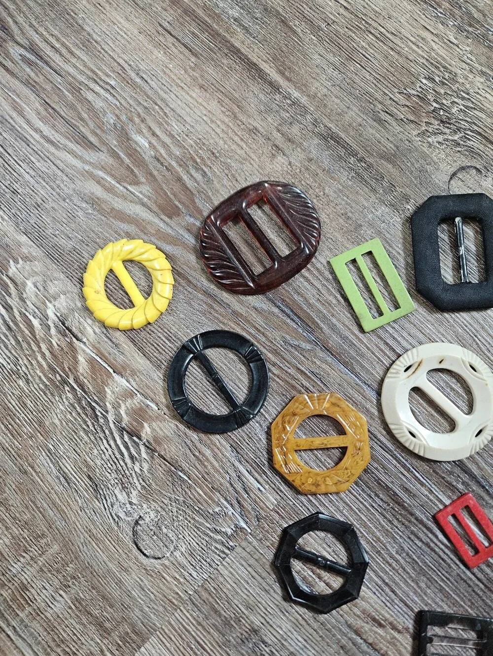 14 Vtg Plastic Belt Scarf Buckles Various Colors Sizes Red Black Yellow White Cl